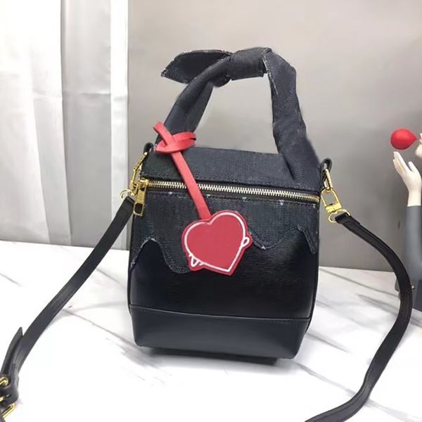 2022 spring luxury brand handbag shoulder bags purses men women fashion denim bucket shape handbags women bow handle genuine leather bag tot
2022 spring luxury brand handbag shoulder bags purses men women fashion denim bucket shape handbags women bow handle genuine leather bag tot