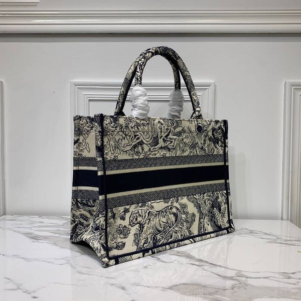 design book tote women bag bolsos the shoulder embroidery bags handbag girl shopping bag ladies phone purse bolso mujer big capacity
design book tote women bag bolsos the shoulder embroidery bags handbag girl shopping bag ladies phone purse bolso mujer big capacity