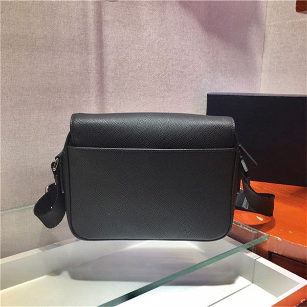 classic men's postman bag 7a high-end custom quality crossbody fashion business casual style with long shoulder straps
classic men's postman bag 7a high-end custom quality crossbody fashion business casual style with long shoulder straps