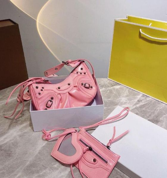 2021 luxury designer slant bag crossbody street women motorcycle fashion multi-color handbag selling armpit shoulder three sets
2021 luxury designer slant bag crossbody street women motorcycle fashion multi-color handbag selling armpit shoulder three sets