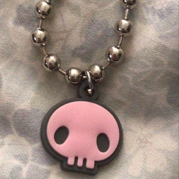 pendant necklaces indie vintage pink skull metal necklace for women men punk cute choker goblincore aesthetic jewelry novelty, Silver
pendant necklaces indie vintage pink skull metal necklace for women men punk cute choker goblincore aesthetic jewelry novelty, Silver