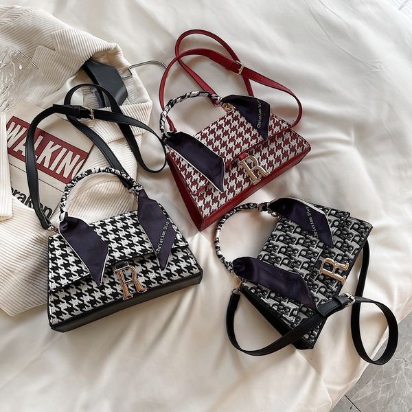 design bag small 2021 fashion ins canvas embroidered single shoulder messenger bag fashionable portable small square female
design bag small 2021 fashion ins canvas embroidered single shoulder messenger bag fashionable portable small square female