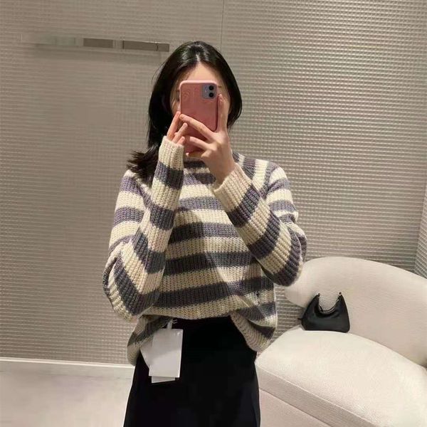 21 spring and summer new brand dijia corrugated simple fashion comfortable embroidered striped women's sweater, White;black
21 spring and summer new brand dijia corrugated simple fashion comfortable embroidered striped women's sweater, White;black