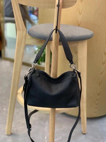 evening bags trend solid color soft leather travel hand bag big capacity shoulder messenger lady
evening bags trend solid color soft leather travel hand bag big capacity shoulder messenger lady