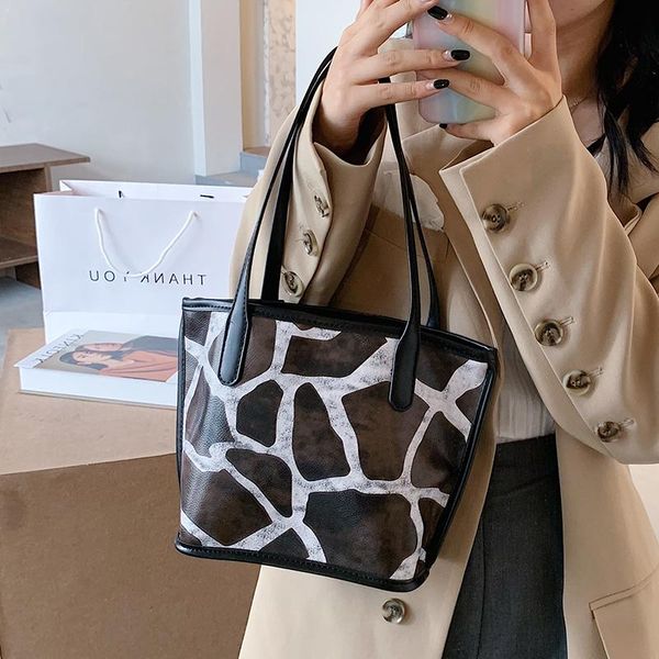 retro to do old large capacity bag for women's 2021 fashion all-match simple shoulder web celebrity tote bags
retro to do old large capacity bag for women's 2021 fashion all-match simple shoulder web celebrity tote bags