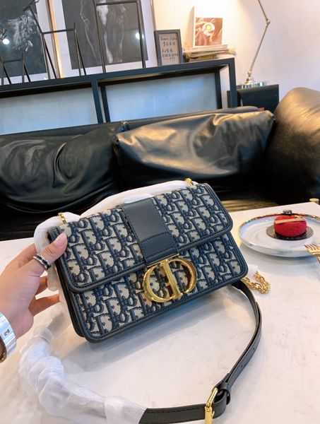 The Designers 2021 Soft Leather Women Handbag Logo Capacity Tote Bags Fashion Makeup Luxurys Brang Bag -L2288
The Designers 2021 Soft Leather Women Handbag Logo Capacity Tote Bags Fashion Makeup Luxurys Brang Bag -L2288