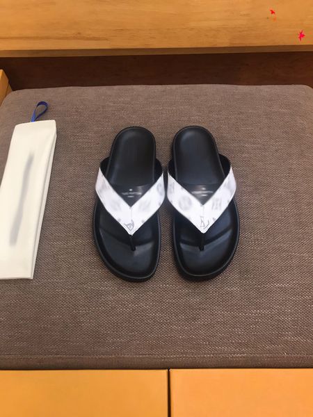 2021 designer luxurys slippers men sandals fashion beach shoes flip flops flat non-slip classical hole slipper with box size 39-45 -g77, Black
2021 designer luxurys slippers men sandals fashion beach shoes flip flops flat non-slip classical hole slipper with box size 39-45 -g77, Black