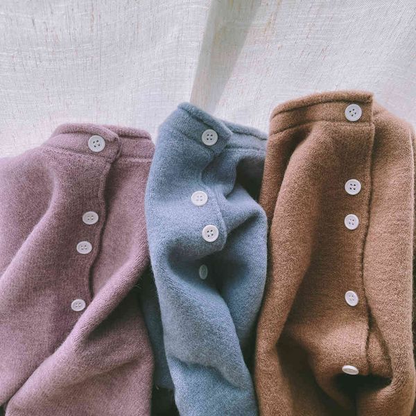 women's sweaters waving collar two buttons. smooth waxed base heavy knit women's cardigan short round jacket tytn, White;black
women's sweaters waving collar two buttons. smooth waxed base heavy knit women's cardigan short round jacket tytn, White;black