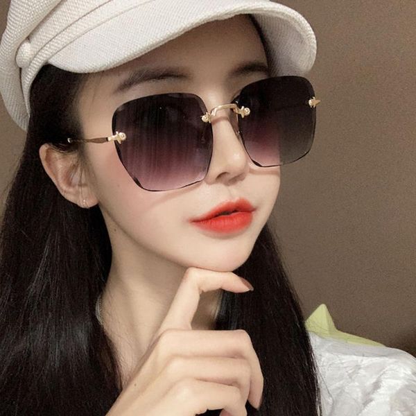 sunglasses frameless high-grade square female network celebrity round face gradual change trend glasses, White;black
sunglasses frameless high-grade square female network celebrity round face gradual change trend glasses, White;black