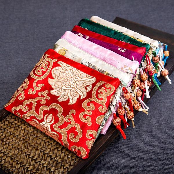 classical brocade embroidery storage bag ladies embroidered pouch with chinese characteristics craft gifts for girlfriend party favor
classical brocade embroidery storage bag ladies embroidered pouch with chinese characteristics craft gifts for girlfriend party favor