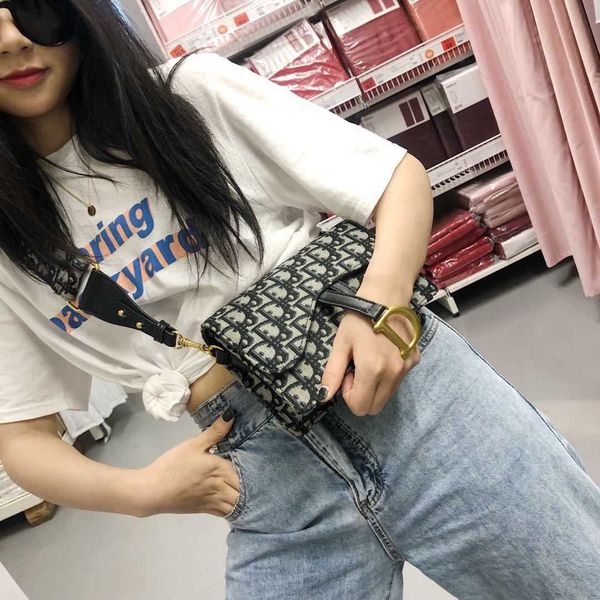 d letters, small squares, bags, jitter, voice, net, red, same tiktok, handbag, men women general bag, 2 shoulder straps chain. hbag
d letters, small squares, bags, jitter, voice, net, red, same tiktok, handbag, men women general bag, 2 shoulder straps chain. hbag