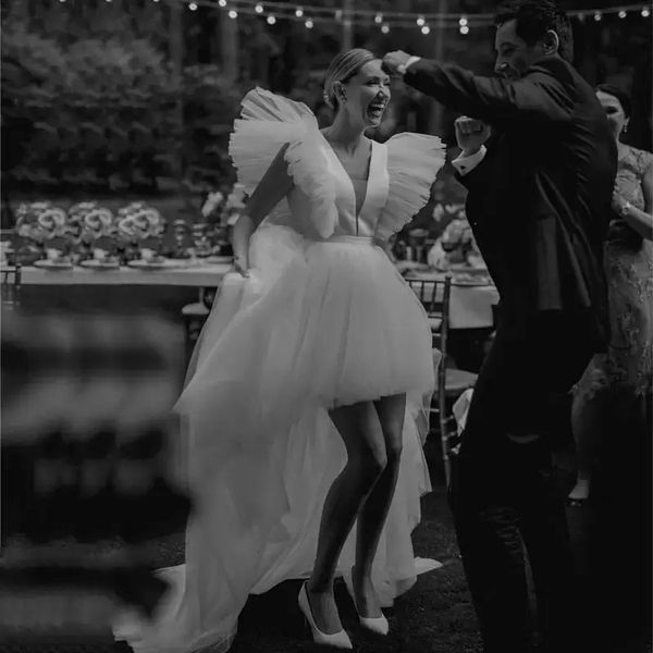 designer high low short wedding dresses bridal gown a line v neck ruffles tulle sleeveless plus size custom made robe de mariee, White
designer high low short wedding dresses bridal gown a line v neck ruffles tulle sleeveless plus size custom made robe de mariee, White