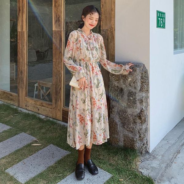 casual dresses 2021 autumn floral print dress women chiffon stand collar full sleeve lace-up mid-length slim waist female, Black;gray
casual dresses 2021 autumn floral print dress women chiffon stand collar full sleeve lace-up mid-length slim waist female, Black;gray