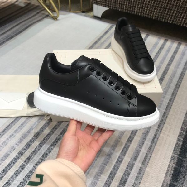 women and men's white shoes designer luxury brand flat sneaker couples contracted design very comfortable, Red;white
women and men's white shoes designer luxury brand flat sneaker couples contracted design very comfortable, Red;white