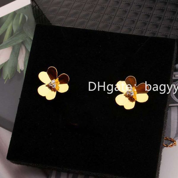 jewelry ladies pendant necklaces love rings van screw earrings carti bracelet party wedding couple gift fashion luxury designer, Silver
jewelry ladies pendant necklaces love rings van screw earrings carti bracelet party wedding couple gift fashion luxury designer, Silver