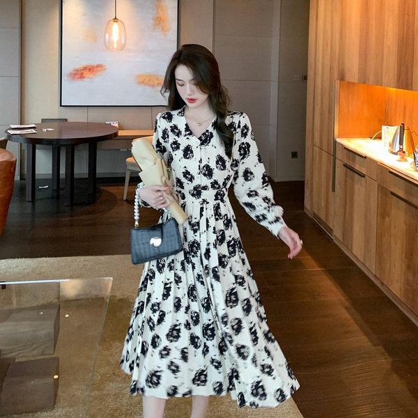 casual dresses elegant autumn korean style vintage floral printed long sleeve women v-neck lady chic chiffon dress, Black;gray
casual dresses elegant autumn korean style vintage floral printed long sleeve women v-neck lady chic chiffon dress, Black;gray