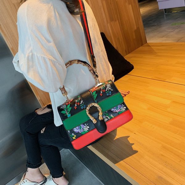 fashion evening bags popular wide shoulder strap one-shoulder stiletto bag print handbag
fashion evening bags popular wide shoulder strap one-shoulder stiletto bag print handbag