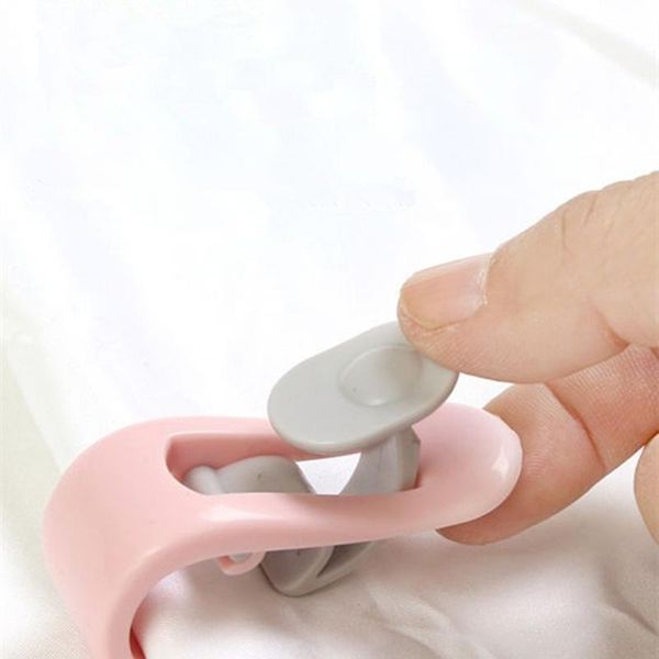 8pcs/set plastic needleless non-slip blankets fastener clip bed cover duvet sheet fixer quilt clips clothing & wardrobe storage
8pcs/set plastic needleless non-slip blankets fastener clip bed cover duvet sheet fixer quilt clips clothing & wardrobe storage