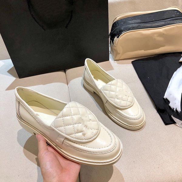 2021 r catwalk women formal dress lok fu shoes solid color simple design 100% leather sole contains boxes and bags, Black
2021 r catwalk women formal dress lok fu shoes solid color simple design 100% leather sole contains boxes and bags, Black