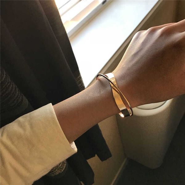 fflacell 2019 korean new glossy double layer geometric irregular cross ripple opening jewelry bangle for women girls party q0719, Black
fflacell 2019 korean new glossy double layer geometric irregular cross ripple opening jewelry bangle for women girls party q0719, Black