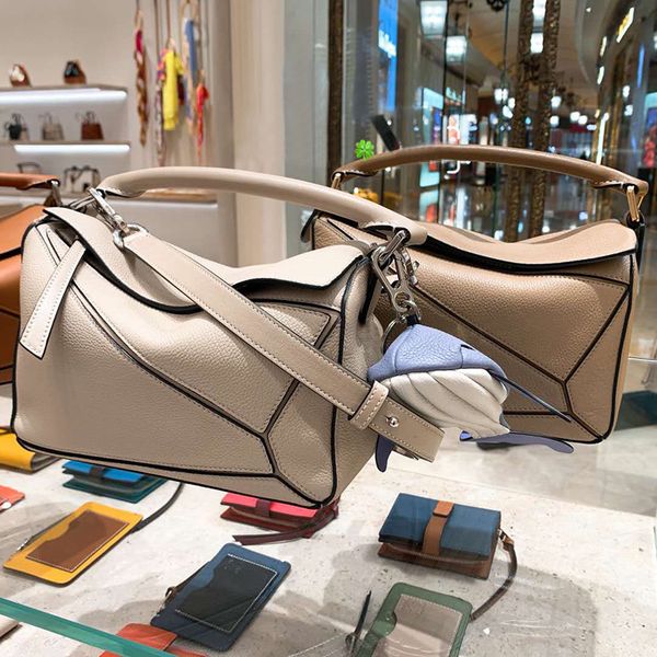2021 new trendy genuine leather womens bag geometric bag mini rhombus crossbody hand holding pillow bag
2021 new trendy genuine leather womens bag geometric bag mini rhombus crossbody hand holding pillow bag