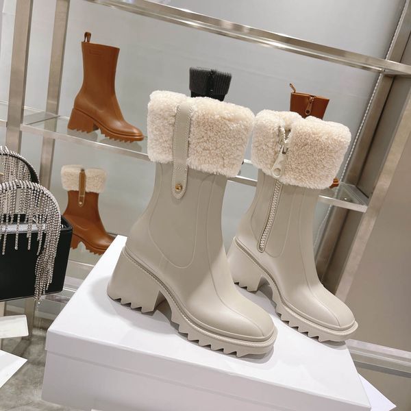 2021 latest pvc high heel rain boots classic leather boot style ladies platform high heels size 35-40, Black
2021 latest pvc high heel rain boots classic leather boot style ladies platform high heels size 35-40, Black