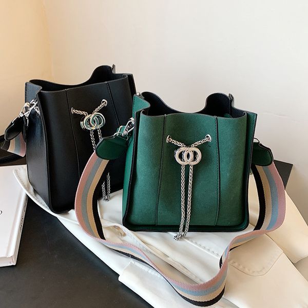 luxury handbags 2021 summer new single shoulder messenger bucket bag fashion texture women's small square bag
luxury handbags 2021 summer new single shoulder messenger bucket bag fashion texture women's small square bag