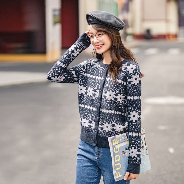 sweater winter women's slim sweater jacket cardigan thickened retro flower jacquard plush knitting 4vz1, White;black
sweater winter women's slim sweater jacket cardigan thickened retro flower jacquard plush knitting 4vz1, White;black