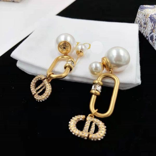 design jewelry 2021 brass rhinestone pearl key chain earrings 925 silver needle earrings female 03
design jewelry 2021 brass rhinestone pearl key chain earrings 925 silver needle earrings female 03