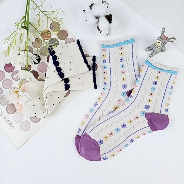 women's socks middle tube autumn and winter ethnic flowers women's cotton new broken, Black
women's socks middle tube autumn and winter ethnic flowers women's cotton new broken, Black