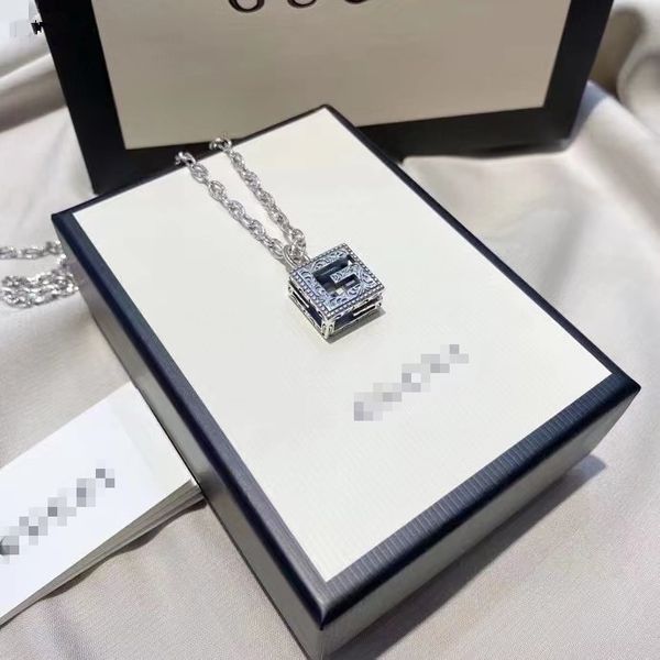 2021 new jewelry lin junjie's same square hollow out pendant s925 sterling silver twist carved necklace
2021 new jewelry lin junjie's same square hollow out pendant s925 sterling silver twist carved necklace