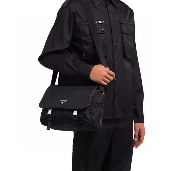 classic versatile designers mens messenger bags saffiano nylon cloth triangle logo men handbags shoulder bags totes bag lady purse handbag l
classic versatile designers mens messenger bags saffiano nylon cloth triangle logo men handbags shoulder bags totes bag lady purse handbag l