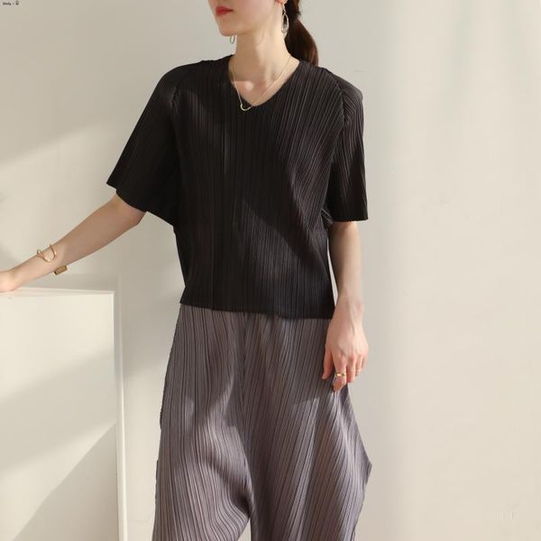 women's t-shirt pleated fashion summer bat sleeve slimming basic, White 
women's t-shirt pleated fashion summer bat sleeve slimming basic, White