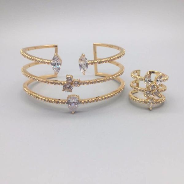 earrings & necklace geometric design open hand cuff for women accessories, Silver
earrings & necklace geometric design open hand cuff for women accessories, Silver