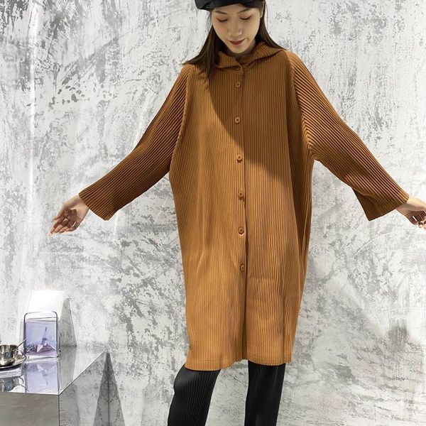 women's trench coats changpleat 2021 autumn and winter hooded jacket miyak fold fashion loose large size single-breasted long coat, Tan;black
women's trench coats changpleat 2021 autumn and winter hooded jacket miyak fold fashion loose large size single-breasted long coat, Tan;black