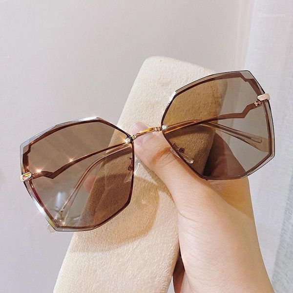 sunglasses men 2021 summer fashion sun glasses classic shades for women uv400 zonnebril eyewear, White;black
sunglasses men 2021 summer fashion sun glasses classic shades for women uv400 zonnebril eyewear, White;black