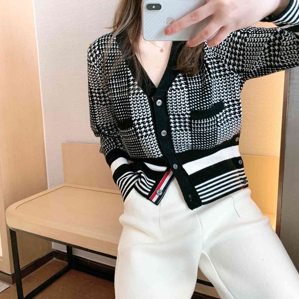 jacket tb knitted cardigan women's autumn 2021 thousand bird check color matching loose v-neck net red short sweater long sleeve coat, Black;brown
jacket tb knitted cardigan women's autumn 2021 thousand bird check color matching loose v-neck net red short sweater long sleeve coat, Black;brown
