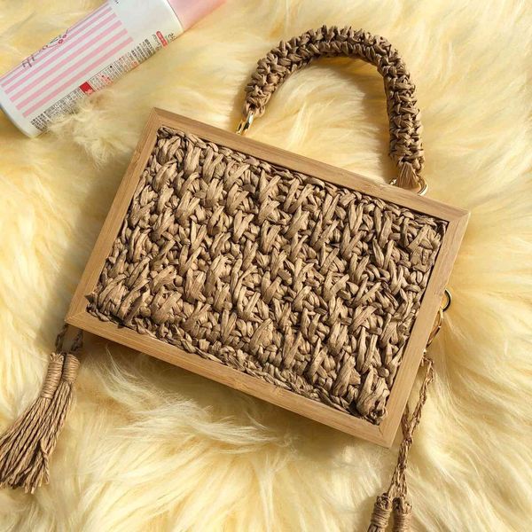 new rattan straw tassel shoulder women hand-woven messenger bag summer beach square box straw handbag lady bolsa feminina c0508
new rattan straw tassel shoulder women hand-woven messenger bag summer beach square box straw handbag lady bolsa feminina c0508