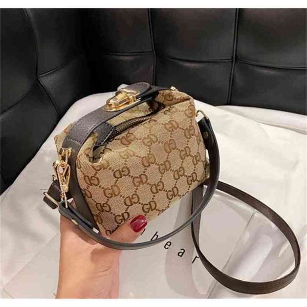 2022 factory outlet online medieval armpit lunch women's bag old flower leather magic stick bag light luxury
2022 factory outlet online medieval armpit lunch women's bag old flower leather magic stick bag light luxury