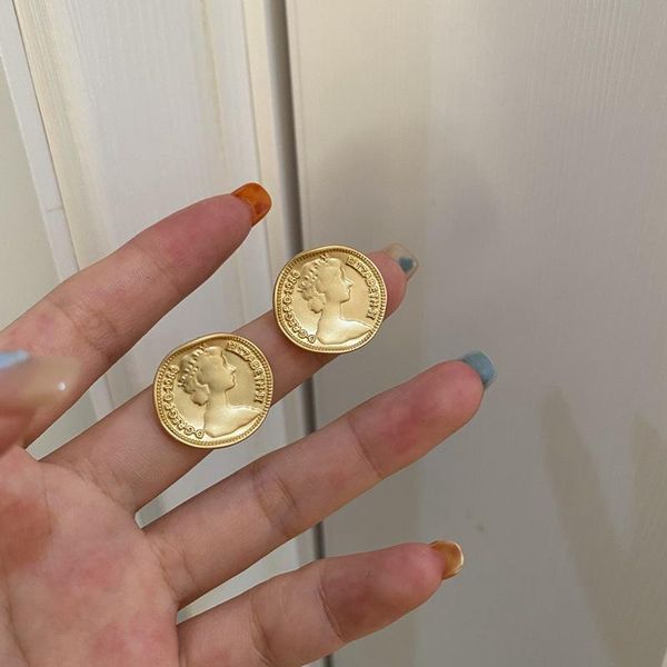stud 2021 vintage engraved queen portrait coin gold earrings for women circle pendant cute metal jewelry female daily, Golden;silver
stud 2021 vintage engraved queen portrait coin gold earrings for women circle pendant cute metal jewelry female daily, Golden;silver