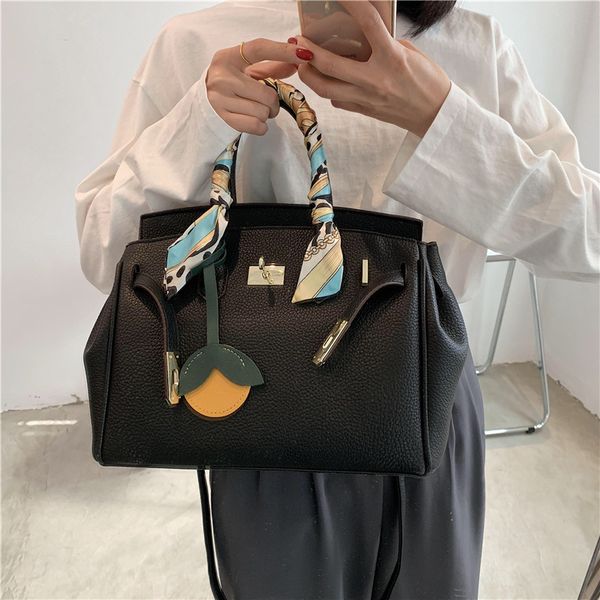 70% factory store capacity portable 2021 spring korean fashion trendy single shoulder messenger bag
70% factory store capacity portable 2021 spring korean fashion trendy single shoulder messenger bag