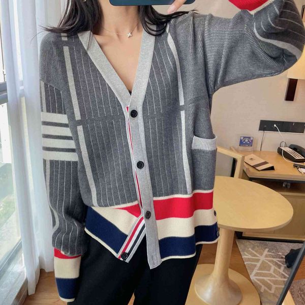 tb autumn winter new striped four bar color contrast v-neck cardigan wool blend for men and women, White;black
tb autumn winter new striped four bar color contrast v-neck cardigan wool blend for men and women, White;black