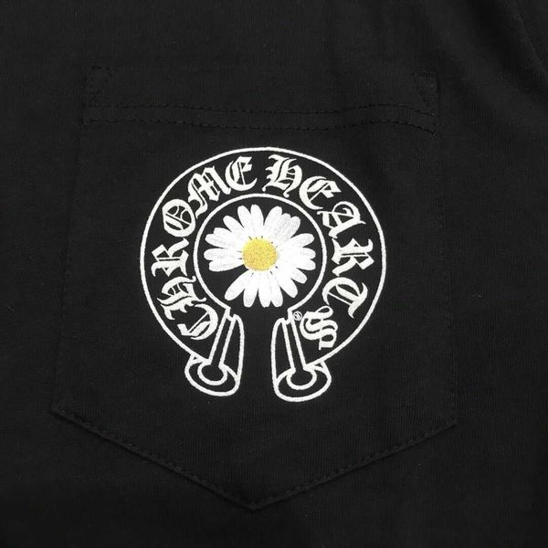 crosin trendy brand crosin horseshoe print daisy black new short sleeve t-shirt loose men's and women's big couple's, White;black
crosin trendy brand crosin horseshoe print daisy black new short sleeve t-shirt loose men's and women's big couple's, White;black