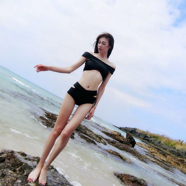 swimsuit black bikini small chest gathered with strip steel breast pad one line shoulder swimsuit women's split two piece set, White;black
swimsuit black bikini small chest gathered with strip steel breast pad one line shoulder swimsuit women's split two piece set, White;black