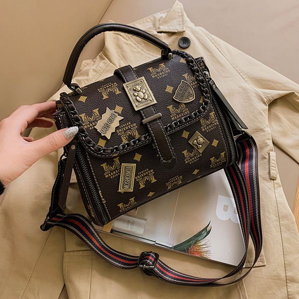 handbag autumn winter bag women's 2021 fashion portable single shoulder messenger leather small square, Black;red
handbag autumn winter bag women's 2021 fashion portable single shoulder messenger leather small square, Black;red