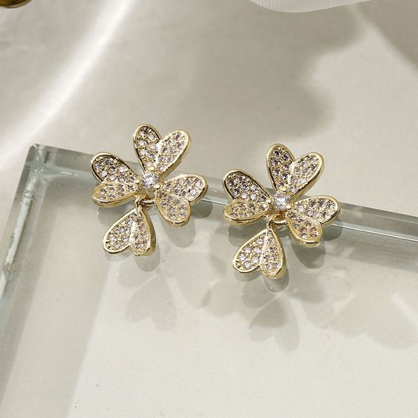 70% off luxury jewelry south korea's new fashion micro zircon s925 silver needle super fairy earrings, Golden;silver 
70% off luxury jewelry south korea's new fashion micro zircon s925 silver needle super fairy earrings, Golden;silver
