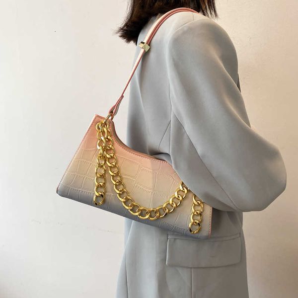 2021 foreign style underarm bag girl gradient color thick chain single shoulder bag advanced sense niche msenger
2021 foreign style underarm bag girl gradient color thick chain single shoulder bag advanced sense niche msenger