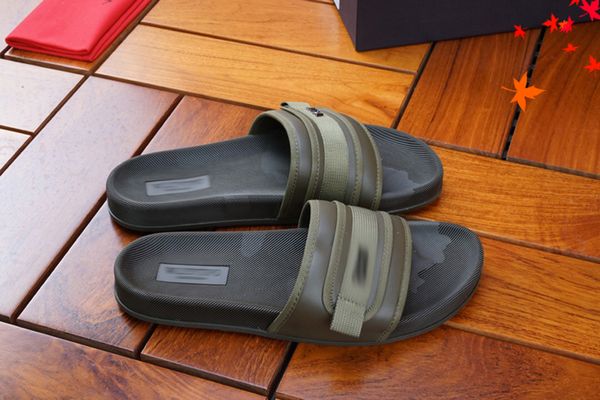 luxurys men slippers designer rubber slides sandal mens designers flat fashion shoes beach flip flops flower with box size 39-45 -g415, Black
luxurys men slippers designer rubber slides sandal mens designers flat fashion shoes beach flip flops flower with box size 39-45 -g415, Black