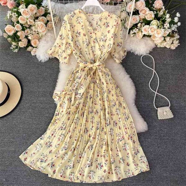 summer sweet and age-reducing v-neck floral chiffon pleated vestidos women's lace-up waist thin a-line midi dress gk659 210507, Black;gray
summer sweet and age-reducing v-neck floral chiffon pleated vestidos women's lace-up waist thin a-line midi dress gk659 210507, Black;gray