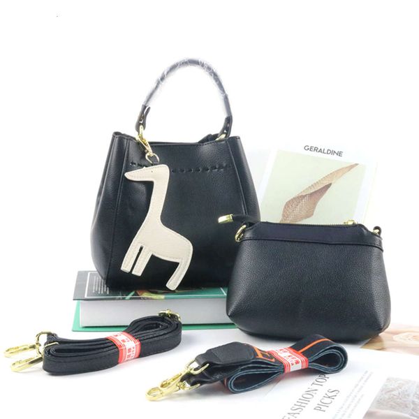 yiding luggage women's 3002 cowhide new korean fashion messenger single shoulder simple portable bag
yiding luggage women's 3002 cowhide new korean fashion messenger single shoulder simple portable bag